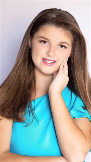 Sara understood the assignment! 💫 She crushed her pageant headshot session and brought all the sparkle and personality. Thank you @jsymons03 for choosing us—Sara was a total dream to work with! 🌟 #danadavisphoto #pageantheadshots #pageantlooks #headshot #pageant #nashvillepageantheadshots #childmodel #model #danadavisphotography | Dana Davis