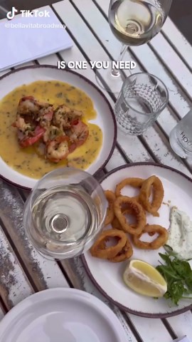 East London, you’ve been keeping us busy - and we love to see it ❤️ Perfect for groups, date nights, and anyone chasing good food & good vibes. Here’s what our guests enjoyed: 🍤 King prawns & calamari to start 🍝 Seafood risotto 🌶️ Penne arrabiata All big hits - and highly recommended 😉 We’re a popular spot (grazie! ❤️), so if you want a table outside, come a little earlier or be ready for a short wait… it’s worth it every time. See you on Broadway Market for your next slice of Italy 🇮🇹✨ #i