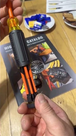 This Screwdriver Shows Electricity 😳 #shorts