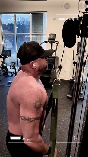 Get this week started 💪 #fitness #gym #zaddy #flex #workout