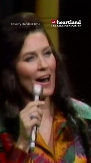 Loretta Lynn performs "Coal Miner's Daughter" ✨ #classiccountry #country #countrymusic #throwback