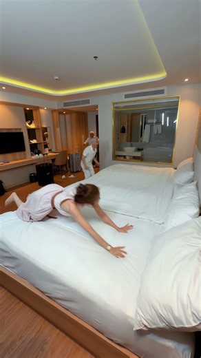 BEN EAGLE - Plot twist: Twin beds #MartialArts #ActionComedy #KungFu #Kindness #Trending #Viral