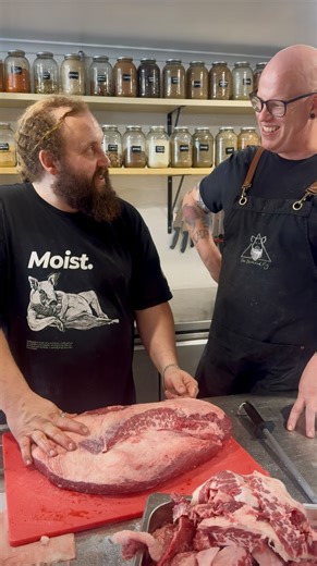 🤓 BRISKET NERDS 🤓 Not all cows are butchered equally- one of the biggest challenges our Pit crew faces is finding quality meat with the right specs that have been butchered properly so that it’s fit for purpose. Listen to Matt & Scott share their thoughts on what often can be found as problem spots in the brisket trimming process. @ramblers.food.co @scott_que_gould Who wants to attend classes run by these two knowledgeable and questionably good looking fellas? 🙌 | The Bearded Pig