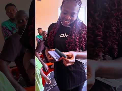 Shocking reaction 😮 Samsung A72 for my mother’s elder sister 🥰 gifting my village aunties ❤️