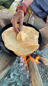 Lapad roti making @kaaramfoods | Delhi Food Walks
