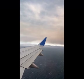 US: Palisades Fire Visible From Flights Near LAX 6