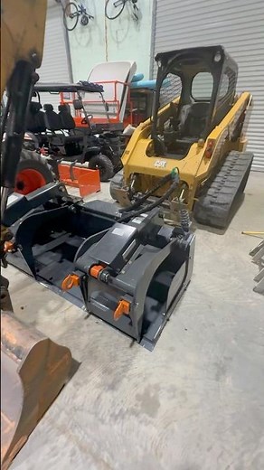 Stop Pinching Your Hydraulic Hoses – Here’s How #compacttrackloader #skidsteer #machine #creative
