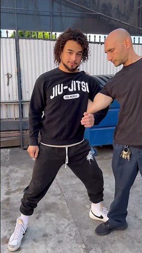 How to defend if someone Grabs your Shirt