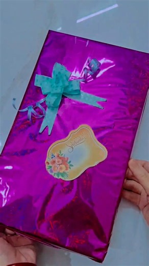How to Curl Gift Ribbon with Scissors ✨ Easy Trick! #ribbonflower #giftwrappinghacks #giftbox