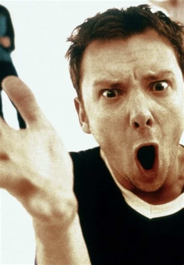 Nice one bruva! 📞 Released in 1999, Human Traffic is the definitive UK club culture film, presenting dance music with a heady, unfiltered lens. Written and directed by Justin Kerrigan, Human Traffic chronicles a group of friends on a chemically-fuelled weekend in and around Cardiff’s dance and after-party scene, and was a breakout role for Danny Dyer. Speaking to The Guardian in 2012, actor John Simm recalled: “Justin wanted to make it real, so he let us riff and be loose with things. For a fir