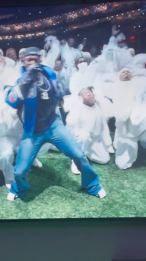 Kida Burns and the rest were going crazy at the super bowl getting hyphy wid it 🔥 #reels #instagood #kidathegreat #superbowl #superbowl2025 #kdot #kendricklamar #hyphy | Shaheem