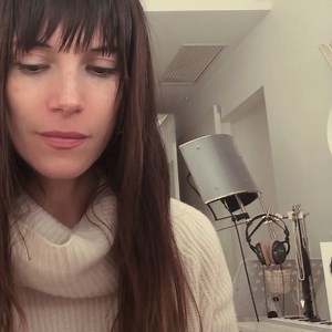 Patty Smith - Because The Night Patti Smith . . Desire is hunger is the fire I breathe 🔥🫀🫁👁🧜🏻‍♀️🧶🥀⭐️⚡️🤹🏻‍♀️🎧🎤🎹🎼 . . . . . . . #PattySmith #cover #BecauseTheNight #punk #piano #singer #singersongwriter #singersofinstagram #acoustic #videooftheday #singing #musicoftheday #live #canzone #Laura #Elleapostrofoaura #pianoandvoice #rock #cantautrici #cantautrice #pianoevoce #acousticmusic | L'Aura