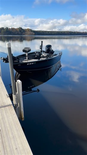 Fall is for brown bass! Join me for an early November fishing trip in western Wisconsin, chasing smallmouth bass with blade baits as they feed up before a long winter’s nap. Humminbird Lund Boats @topfans #smallmouthbass #smallmouthbassfishing #bassfishing #smallmouth #bladebait #humminbird #humminbirdfishing #lundboats #wisconsin #wisconsinfishing #fall #fallfishing | The Technological Angler