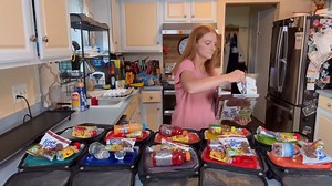72K views · 1.2K reactions | 李☀️ Morning routine for my 10 kiddos means starting the day with sweet French vanilla French toast, sizzling sausage links, and juicy peaches 丹肋. Lunch brings cheesy mac & cheese, peas, applesauce, chips, and SUNNYD 遼, while dinner is a fun make-your-own pizza night . Thanks for joining our daily dose of delicious chaos! 拾 #DoughertyDozen #MorningRoutine #MealPrep | Dougherty Dozen | Facebook