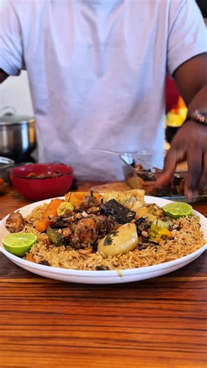 iba 🇸🇳 on Instagram: "Depuis que j’ai eu ces fruits de mer séchés lors de mon déplacement à Foundiougne dans le Sine-Saloum il y’a un peu plus d’un mois, j’avais que ce plat en tête. Et voilà la victoire du Sénégal m’a motivé à le préparer. #tiebouketiakh #tiep #guedj #ketiakh #kong"