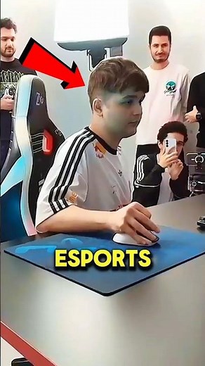 He Breaks Mouse Clicking World Record Effortlessly