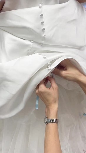 How to unbustle a wedding dress!✨💙 #alinaalterations #wedding #weddingdress #weddingtips #howto #tips #bridal #viral #trend #trending #foryou #fyp #foryoupage #fypシ #reels #instagram #insta #instamood #instalike #like #share #save | Alina Alterations