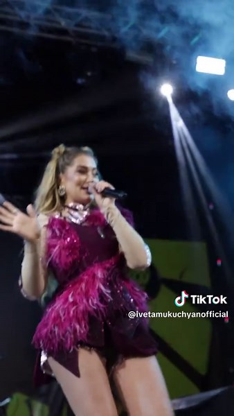 Unforgettable Night with a Pop Mashup Celebration
