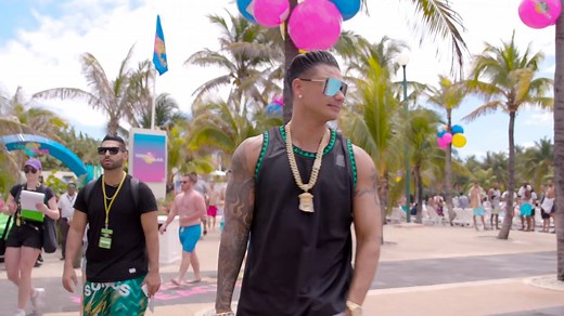 YEAHHH BUDDY!! Follow DJ Pauly D as he finds all the hot party spots at #MTVSpringBreak! 💪🔥 | MTV