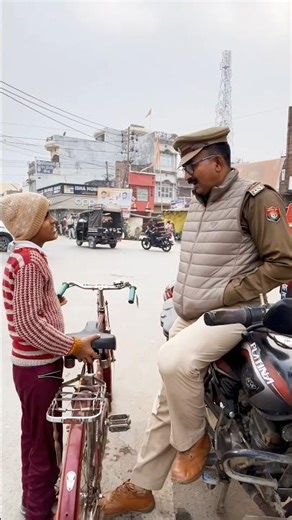 बच्चों से बात करने पर उनका आत्मविश्वास बढ़ता है।। #trafficawarenes #children #confidence #shoerts