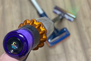 Dyson V15 vs Philips 8000 Series (Aqua) - Vacuumtester