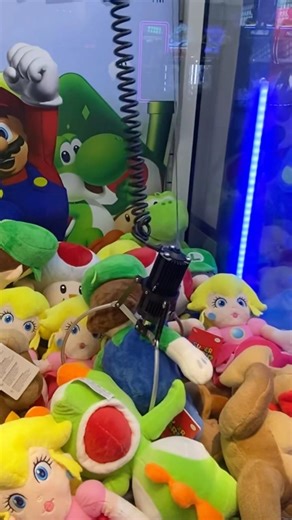 Can I win the Luigi?? #clawmachine #mario #arcade #mariogalaxy