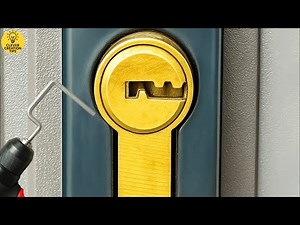 Emergency door opening without a key — Quick & easy with a small L-shaped metal bar!