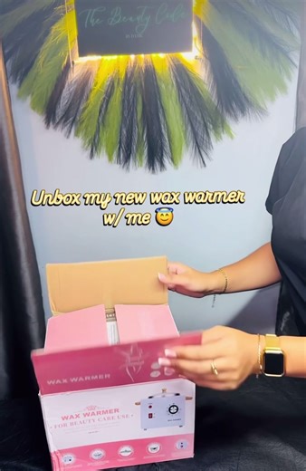 ✨Elevating the experience starts behind the scenes.✨ Unboxing my new wax warmer. Small upgrade, Big difference. ✨💚 #BeautyUpgrade #WaxingEssentials #ExplorePage #TheBeautyCodeByDChic #fyp