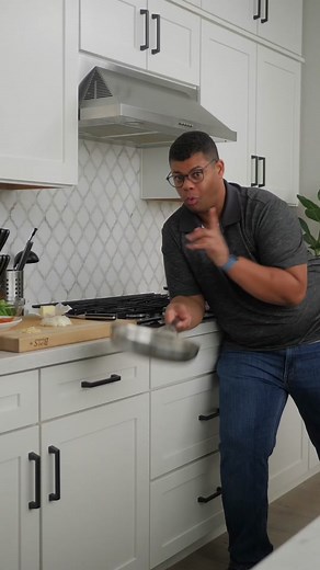 Follow these cooking tips to keep your pots and pans in top condition. 🍳 #problemsolved #kitchenhacks #cookinghacks