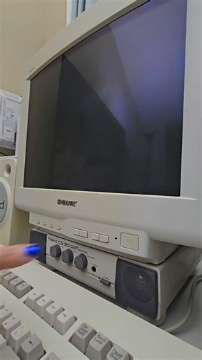 Michael on Instagram: "90s Computing 💾 . . . #asmr #90s #startup #nostalgia"