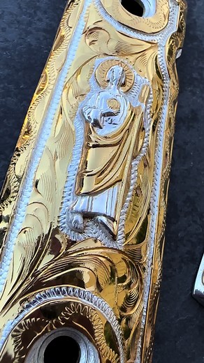 #sanjudastadeo #cachas #goldplated #joyeria #grips #jewlery #colt #1911 #firearm #goldcolt