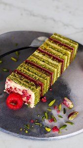 The honey cake has always been the number one choice for my customers when it comes to Christmas cake orders — and I’m not surprised. It has that cozy holiday feeling that people instantly connect with. Everyone comments that it’s not too sweet, beautifully balanced in flavour, and wonderfully moist — yet even with its thin layers, it’s very stable and suitable for multi-tiered cakes and elegant Christmas displays. I’m also happy to remind you that in my online course Honey Cake Alchemy, I share