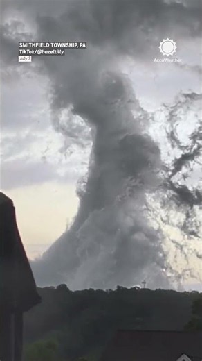 Towering Scud Cloud Looks Straight Out of a Sci-Fi Movie