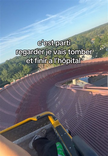 Parc Astérix : J'ai eu trop mal après une attraction 💀
