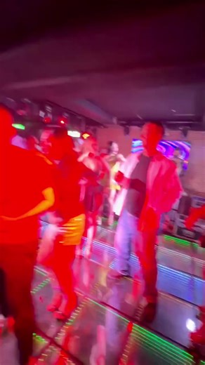 今天的客人都好嗨哦 那就不要停😎😎