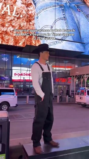 🐍 marked its official debut in beauty retailer today with a surprise guest appearance from