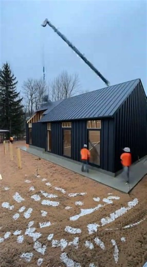 Modern Home Build: From Zero to Roof in Minutes!