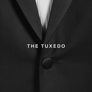 Radiating Hollywood glamour and timeless grandeur, the ‘Essential’ Policleto tuxedo is the essence of Brioni’s craftsmanship and allure. The hand-tailored, two-button suit features satin peak lapels and a fully canvassed construction for a luxurious feel and sartorial lightness. - The Brioni Essential Wardrobe is available in store and online #Brioni #TailoringLegends | Brioni