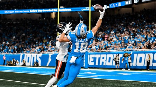 HIGHLIGHT: TeSlaa does it again! WR's second career catch is another one-hander