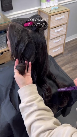 Color melt using @Alfaparf Milano Pro USA 🖤 #alfaparmilano #alfaparf #alfaparfevolution #alfapafarfevolutionofthecolor #colorwear #colorwearglosstoners #hairtutorial #alfaparfeasylift #behindthechair #btcfirstfeature #meetmebehindthechair #btcreelquickie #hairtutorial #wetbalayage #bostonstylist #bostonhairdresser #mahairstylist #mahairdresser #framar #colormelt #asmr #hairasmr #hairvideos #fyp