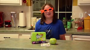 TEENAGE MUTANT NINJA TURTLE APPLE SNACKS: http://hallecake.net/teenage-mutant-ninja-turtle-snack/ | Quirky Momma