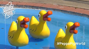 Peppa loves feeding the ducks 🐤🐤🐤 | Peppa Pig World