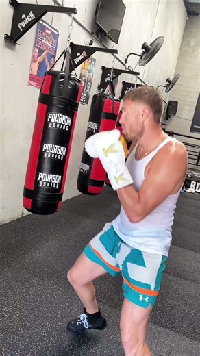 Jackson Murray Australian🇦🇺 heavyweight prospect beating up the heavy bag in camp