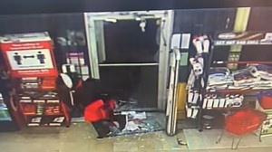 Crooks caught on camera breaking into midtown Family Dollar store
