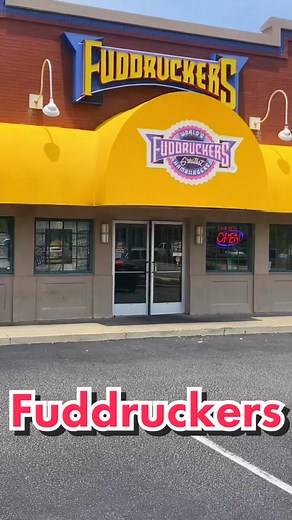 Trying the Official Fuddruckers Burger in Myrtle Beach