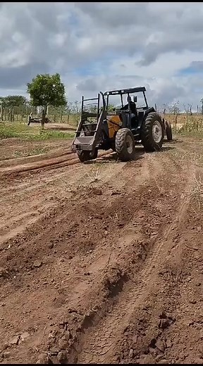 Fazendo Açude com Trator Valtra e Extreira D8