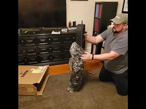 Unboxing an Epiphone Hummingbird Pro - Sweetwater