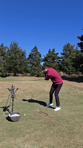 Whats your pre round warm up routine? Quarter zip from Pins and Aces Golf Co. #golf #golflife #swing #practice #progress #trending #golfswing #warmup | Logan Jarrett | Facebook