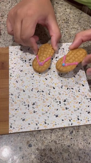 Flip Flop Cookies #easyrecipes #nationalflipflopday #summertreat