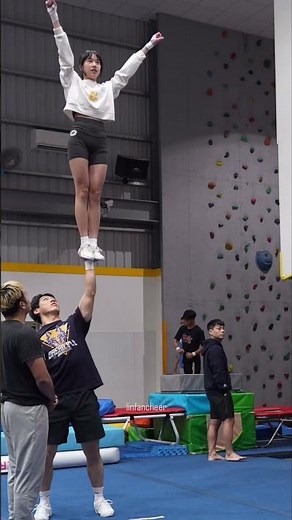 單底層基礎熱身一套，今天做的特別好#cheerleading #cheersport #sport #reels #訓練日常